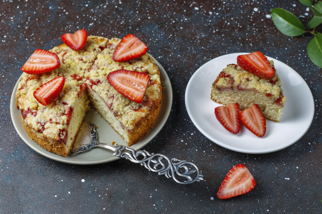 Strawberry crunch cake