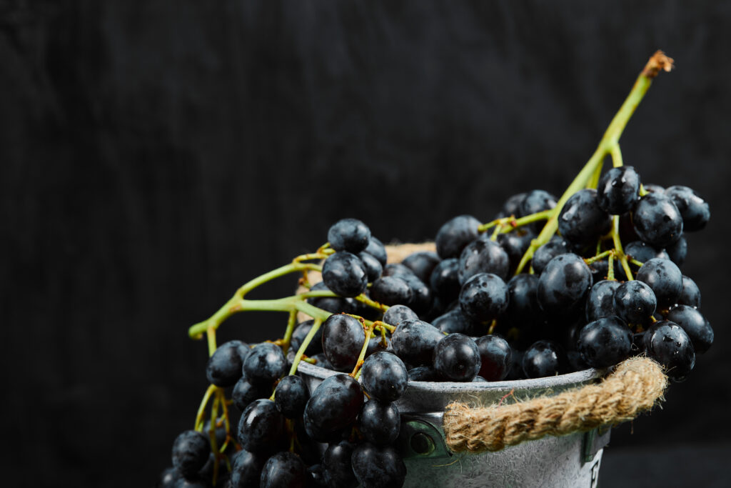 Black seedless grapes benefits